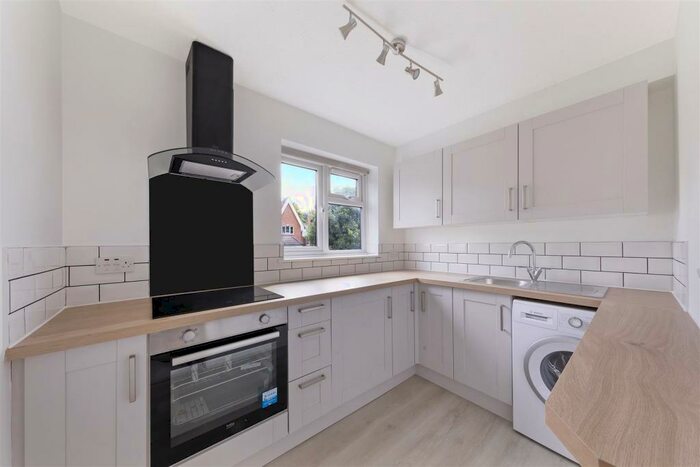 Flat To Rent In Cavendish Road, Sutton, SM2