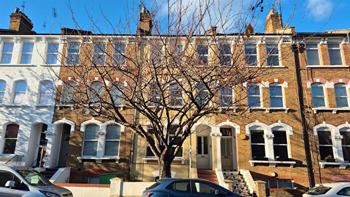 2 Bedroom Flat To Rent In Netherwood Road, Brook Green, London, W14