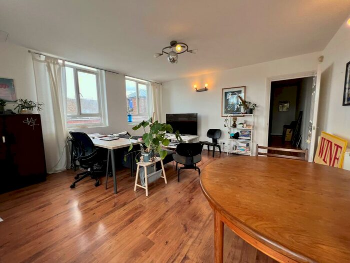 2 Bedroom Flat To Rent In Link House, Bow Church, E3