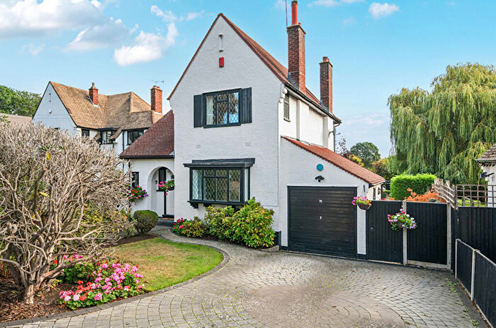 3 Bedroom Detached House For Sale In Lynwood Grove, Orpington, BR6