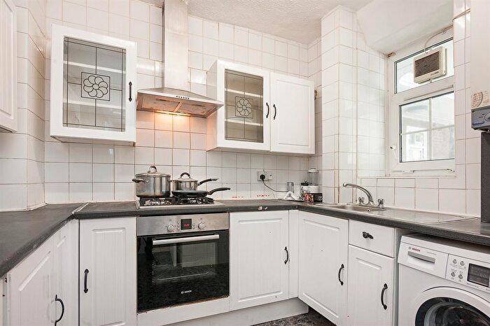 3 Bedroom Flat To Rent In Stamford Hill, London, N16