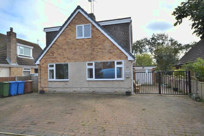 4 Bedroom Detached House For Sale In Elm Garth, Roos, Hull, HU12