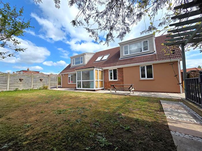 5 Bedroom Detached House For Sale In Hunts Pond Road, Park Gate, SO31