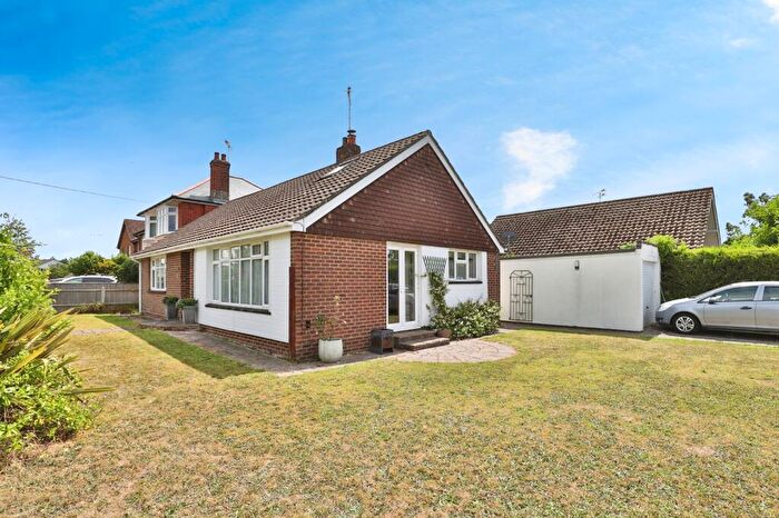 4 Bedroom Bungalow For Sale In Meadow Way, Ringwood, Hampshire, BH24