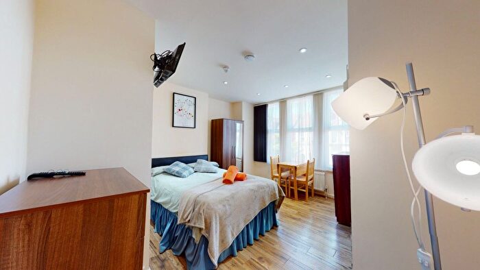 Studio To Rent In Ash Grove, London, NW2