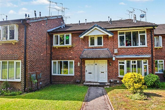 2 Bedroom Flat For Sale In Shadwell Lane, Leeds, West Yorkshire, LS17