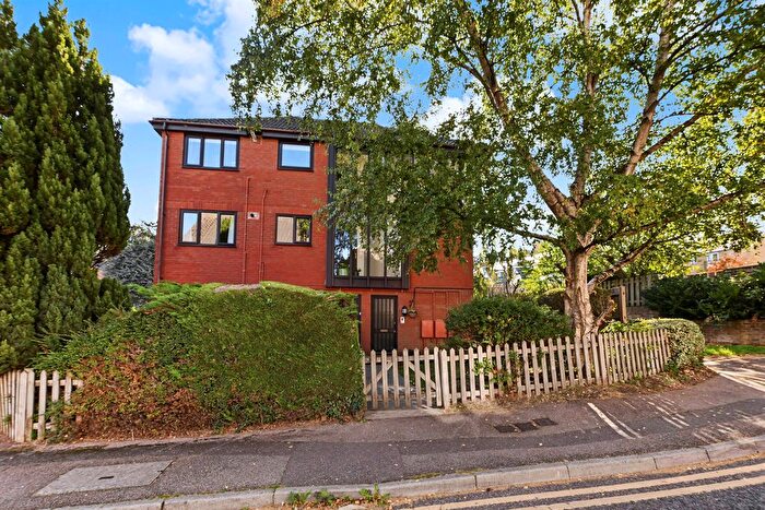 2 Bedroom Flat For Sale In Brook Lane, Berkhamsted, HP4