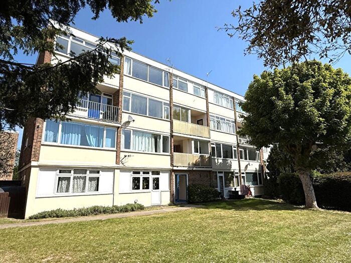 3 Bedroom Flat For Sale In Woking, GU22