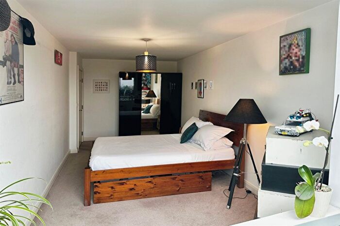 2 Bedroom Flat For Sale In Fortune Green Road, London, NW6