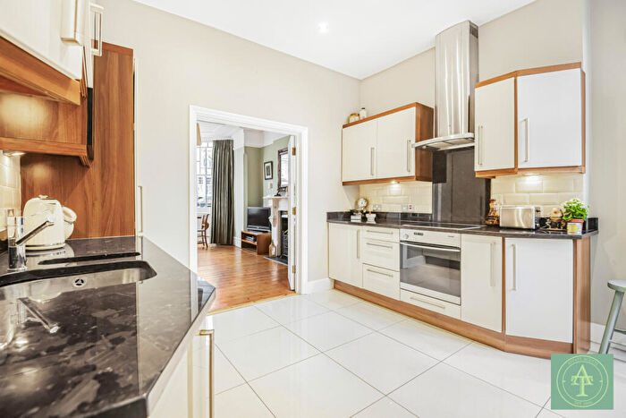 2 Bedroom Flat For Sale In Conway Road, London, N14