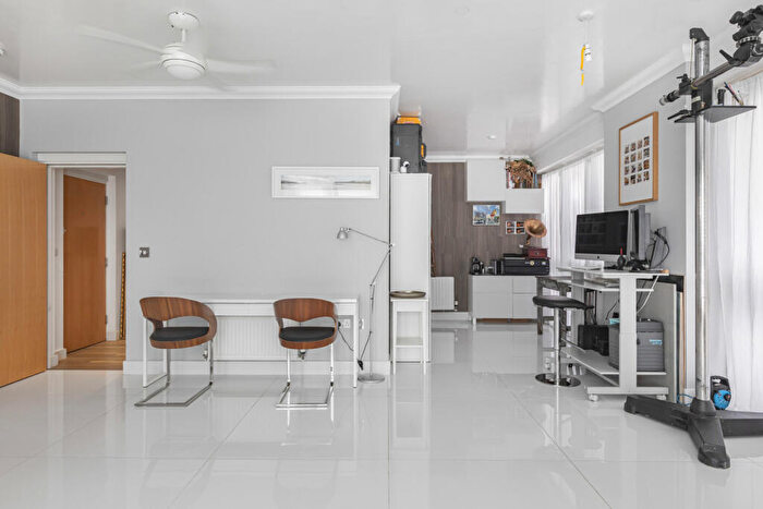 1 Bedroom Apartment For Sale In Cheshire Street, London, E2