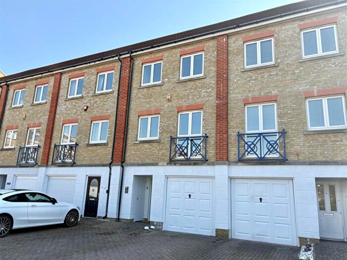 4 Bedroom Town House For Sale In The Piazza, Eastbourne, BN23