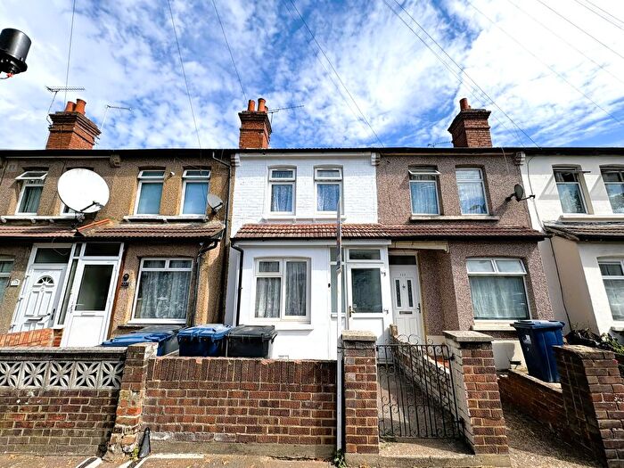 3 Bedroom Terraced House For Sale In Clarence Street, Southall, UB2