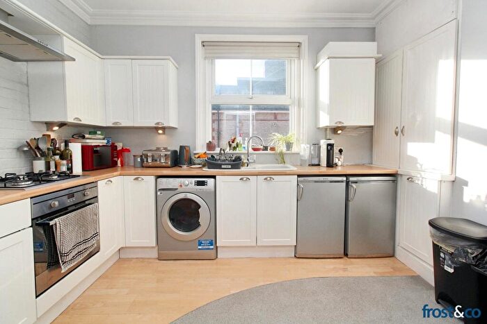 2 Bedroom Flat To Rent In Balmoral Road, Lower Parkstone, BH14