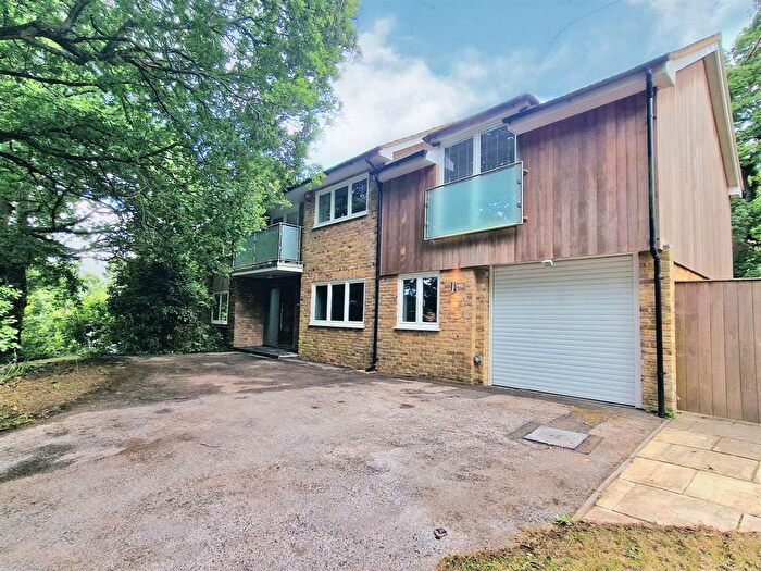 4 Bedroom Detached House To Rent In Cedarways, Farnham, GU9