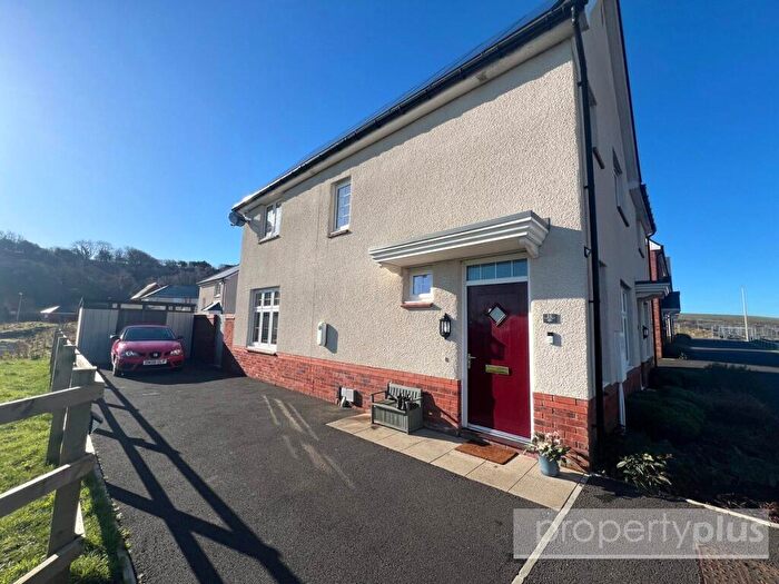 3 Bedroom Semi-Detached House For Sale In Ffordd Maendy, Tonyrefail, Porth, Rhondda Cynon Taff, CF39