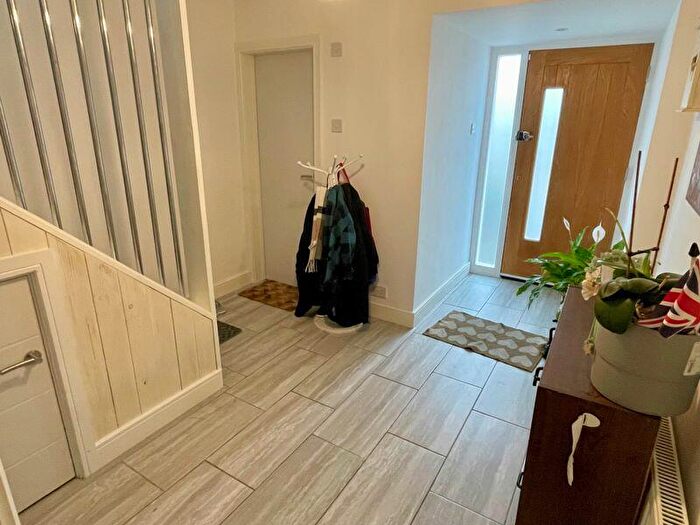 3 Bedroom Semi-Detached House For Sale In Wideacre Drive, Great Barr, Birmingham, B44