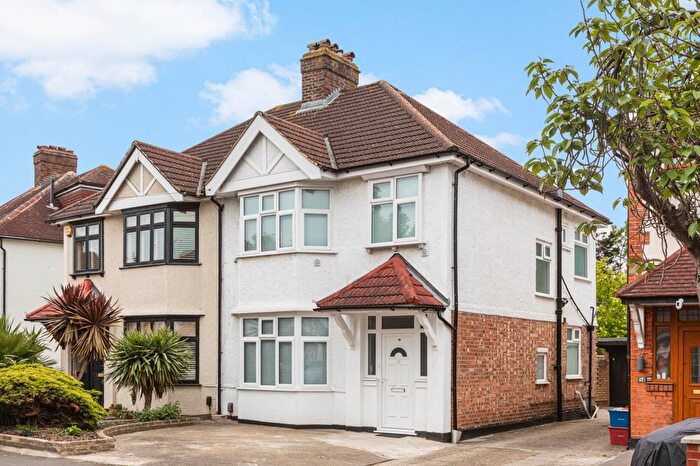 4 Bedroom Semi-Detached House To Rent In Sutton Hall Road, Hounslow, TW5