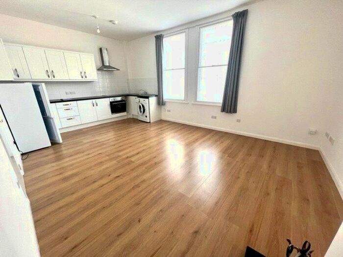 1 Bedroom Flat To Rent In Leigh Road, Eastleigh, Hampshire, SO50