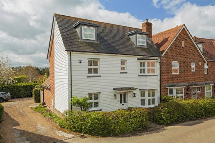 5 Bedroom End Of Terrace House For Sale In St Pauls Court, Lynstead, ME9