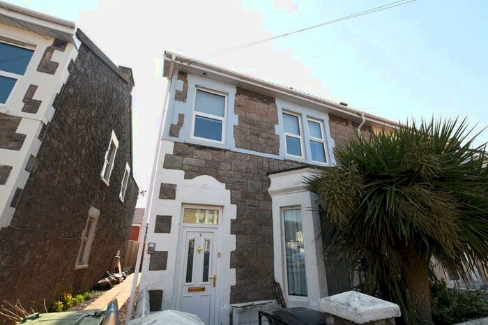 2 Bedroom Flat To Rent In George Street, Weston-Super-Mare, BS23