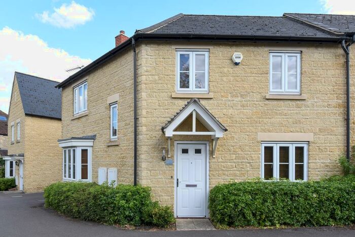 3 Bedroom Semi-Detached House To Rent In Witney, Oxfordshire, OX28