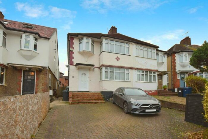 3 Bedroom Semi-Detached House To Rent In Addington Drive, London, N12