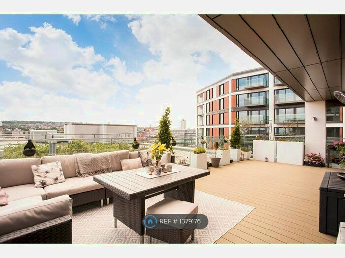 2 Bedroom Flat To Rent In Deveraux House, London, SE18