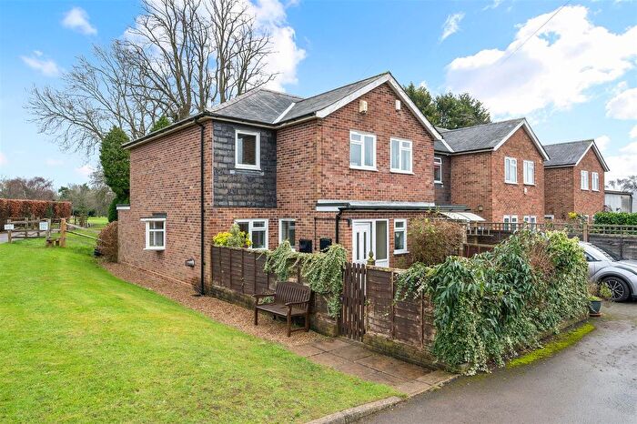 3 Bedroom End Of Terrace House To Rent In Sandy Lane, Kingswood, Tadworth, KT20