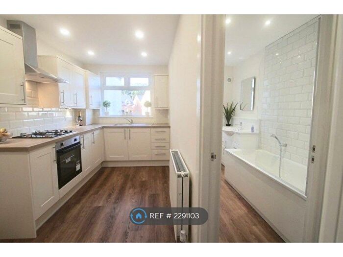 2 Bedroom Flat To Rent In Grove Vale, London, SE22