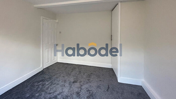 1 Bedroom Flat To Rent In Whinfield Close, Braithwaite, Keighley, BD22