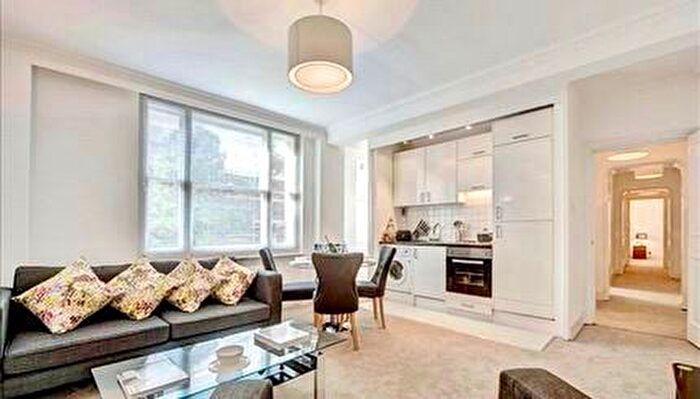 2 Bedroom Flat To Rent In Hill Street, London, W1J