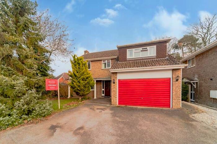 4 Bedroom Detached House For Sale In Adam Close Baughurst, RG26