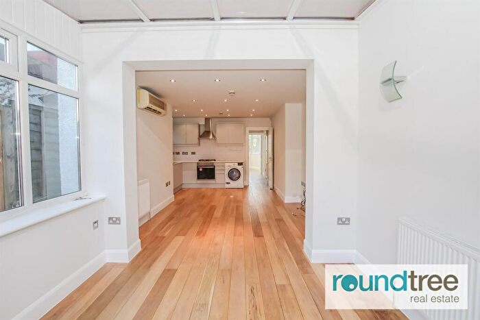 2 Bedroom Flat To Rent In Denehurst Gardens, Hendon, NW4