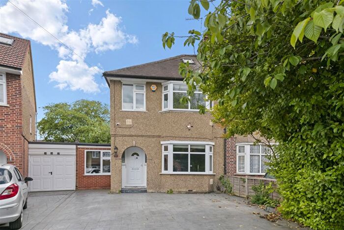 4 Bedroom Semi Detached House For Sale In Hayes End Close, Hayes, UB4