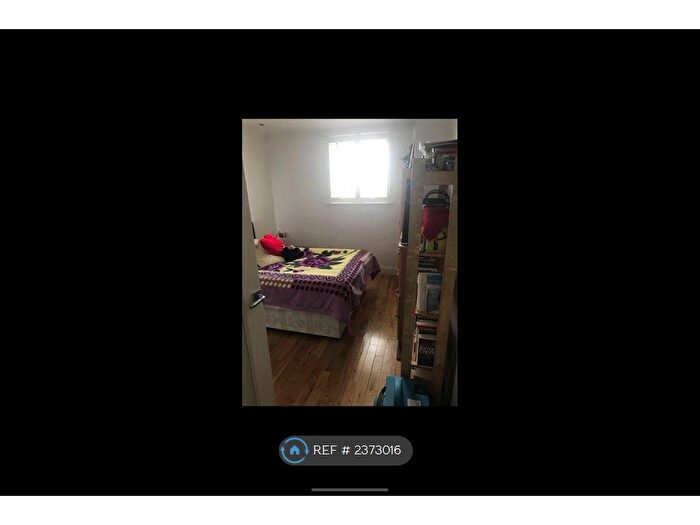 1 Bedroom Flat To Rent In Hamlyn House, Feltham, TW13