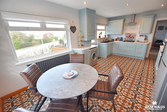 3 Bedroom Detached Bungalow For Sale In Silverstream Drive, Hakin, Milford Haven, SA73