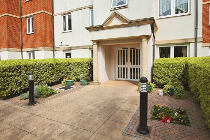 2 Bedroom Flat For Sale In Darwin Court, Cliftonville, CT9