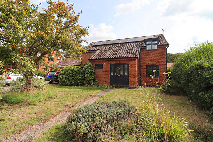 4 Bedroom Link Detached House For Sale In Grove Road, Bentley, IP9