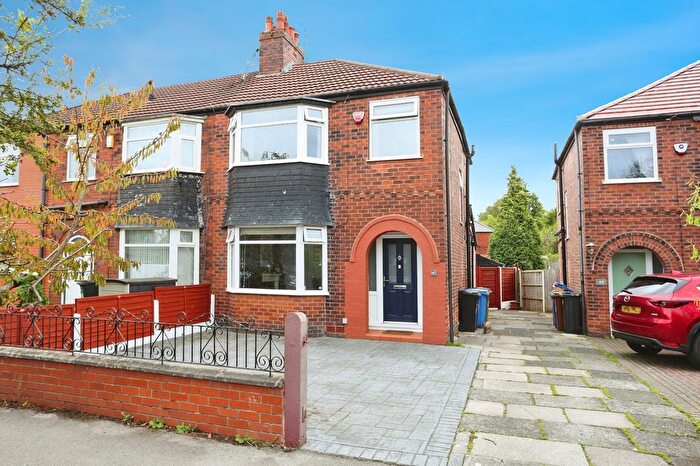 3 Bedroom Semi-Detached House For Sale In Briarfield Road, Heaton Chapel, Stockport, SK4