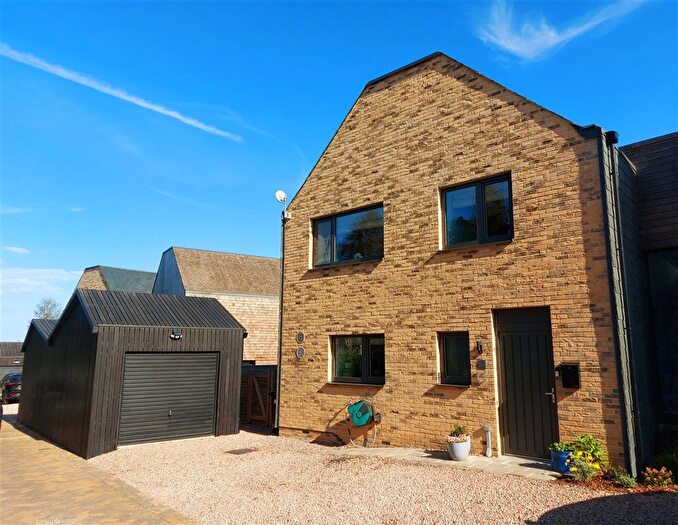 3 Bedroom Link Detached House For Sale In Hernhill, Faversham, Kent, ME13