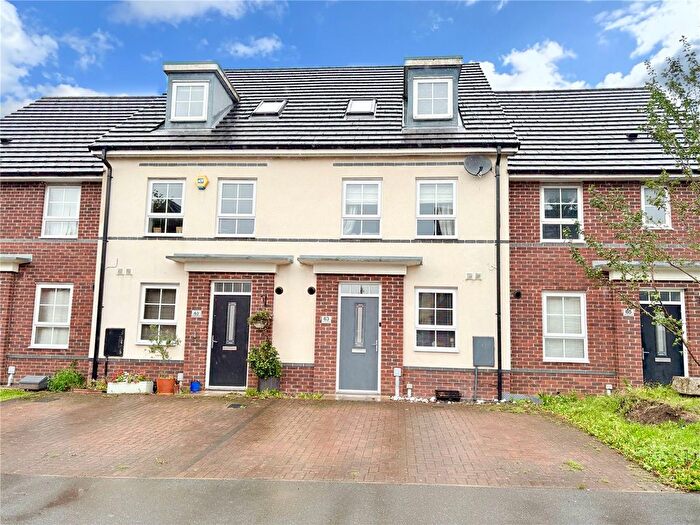 3 Bedroom Town House For Sale In Omrod Road, Heywood, Greater Manchester, OL10