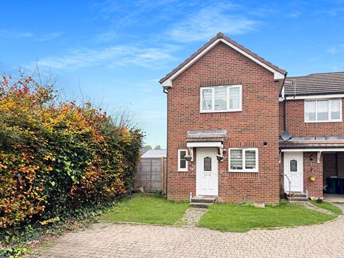 2 Bedroom House For Sale In Prior Mews, Newport, PO30