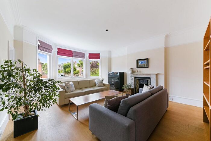 2 Bedroom Flat To Rent In Hazlewell Road, Putney, SW15