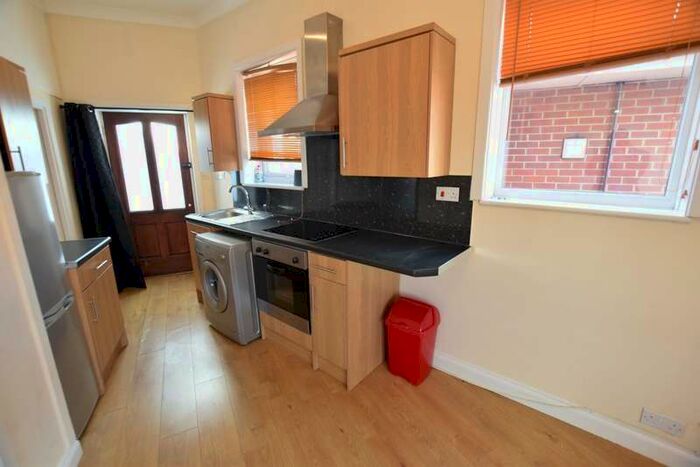 1 Bedroom Flat To Rent In Charminster Road, Bournemouth, BH8