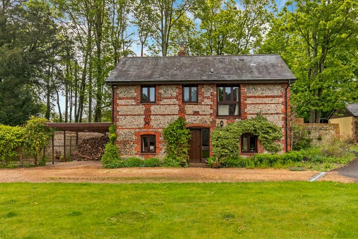 2 Bedroom Detached House To Rent In Morestead, Winchester, SO21