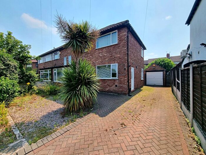 3 Bedroom Semi-Detached House For Sale In Moorland Avenue, Sale, M33