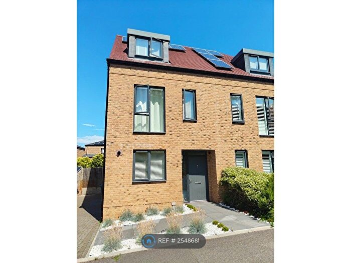 3 Bedroom Semi-Detached House To Rent In Van Brugh Avenue, Coulsdon, CR5