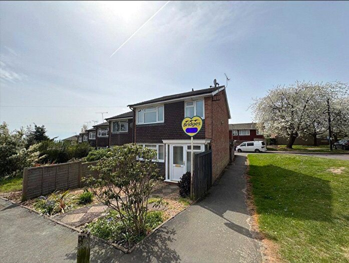 3 Bedroom End Terrace House To Rent In Brougham Place, Farnham, Surrey, GU9