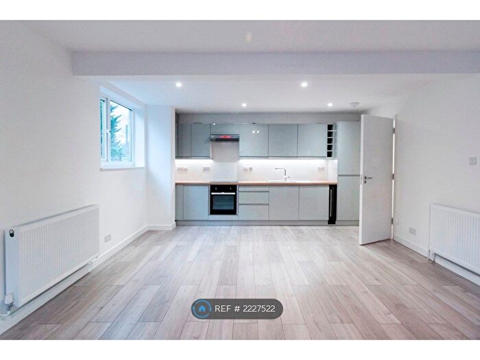 2 Bedroom Flat To Rent In Malhotra House, London, SW19